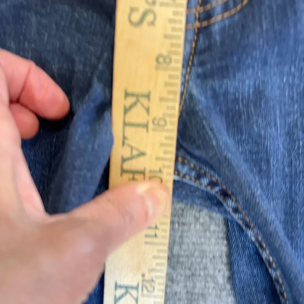 Levis description item